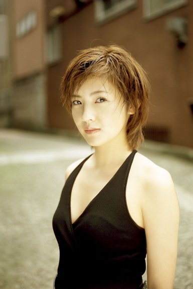 汪东城沪上帅气站台 女人节为妈妈选包称飞