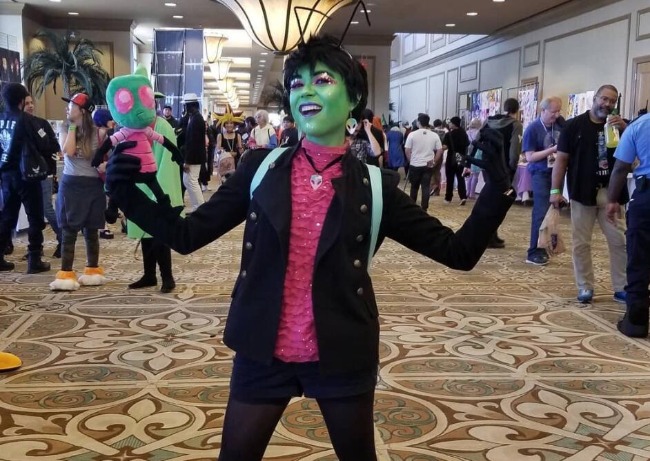 新2足球网址-韩国教授殴打学生并逼其吃屎